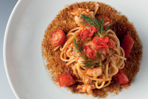 Spaghetti z tvrdé pšenice, jus z červených krevet, strouhanka s česnekem a ančovičkami : Sebastiano Spriveri