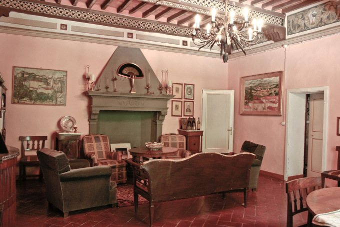 Donatella Cinelli Colombini - Sala degli stemmi, villa padronale