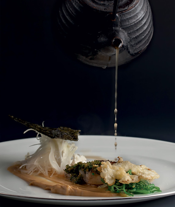 Mušle tataki, květákové pyré a miso : Stephen Senewiratne